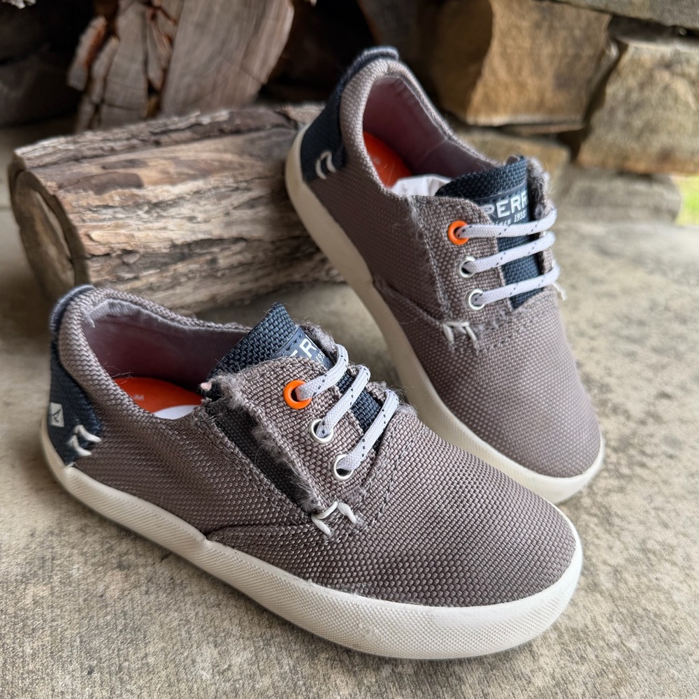 Sperry Kids Boat Shoes‎ Taupe Knit Sneakers with memory foam Insole Sz-7.5M. H